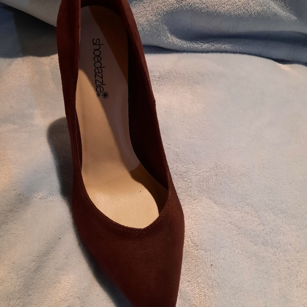 Plum shoedazzle pumps